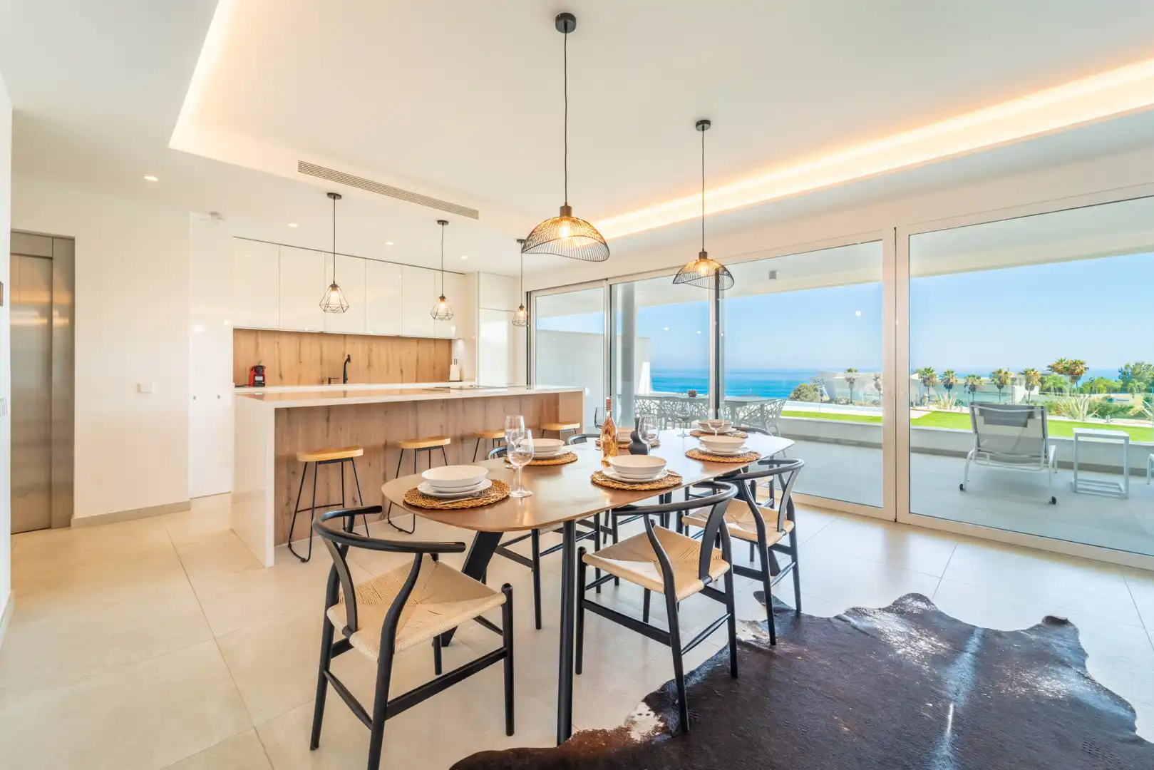 Esszimmer von Wohnungen zur Miete in Benalmádena mit Klimaanlage, Terrasse und Schwimmbad