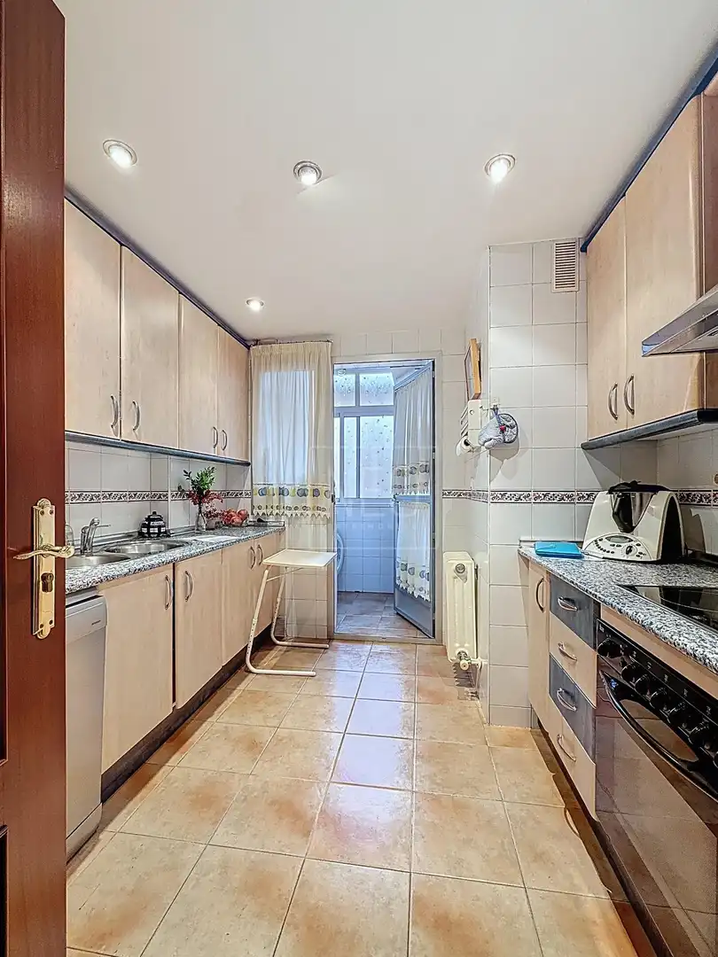 Kitchen of Flat for sale in Granada  with Private garden, Storage room and Balcony