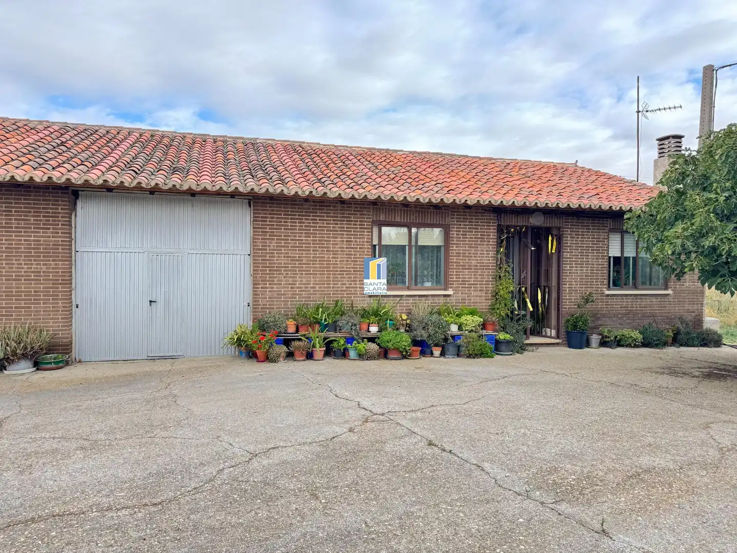 Casa rústica con jardín en venta en Ciudad Jardín -Vista Alegre