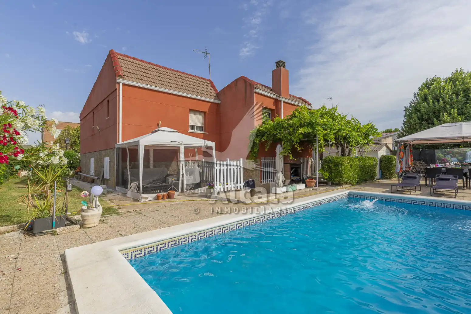 Exterior view of Houses for sale in Camarma de Esteruelas  with Air Conditioner, Heating and Private garden