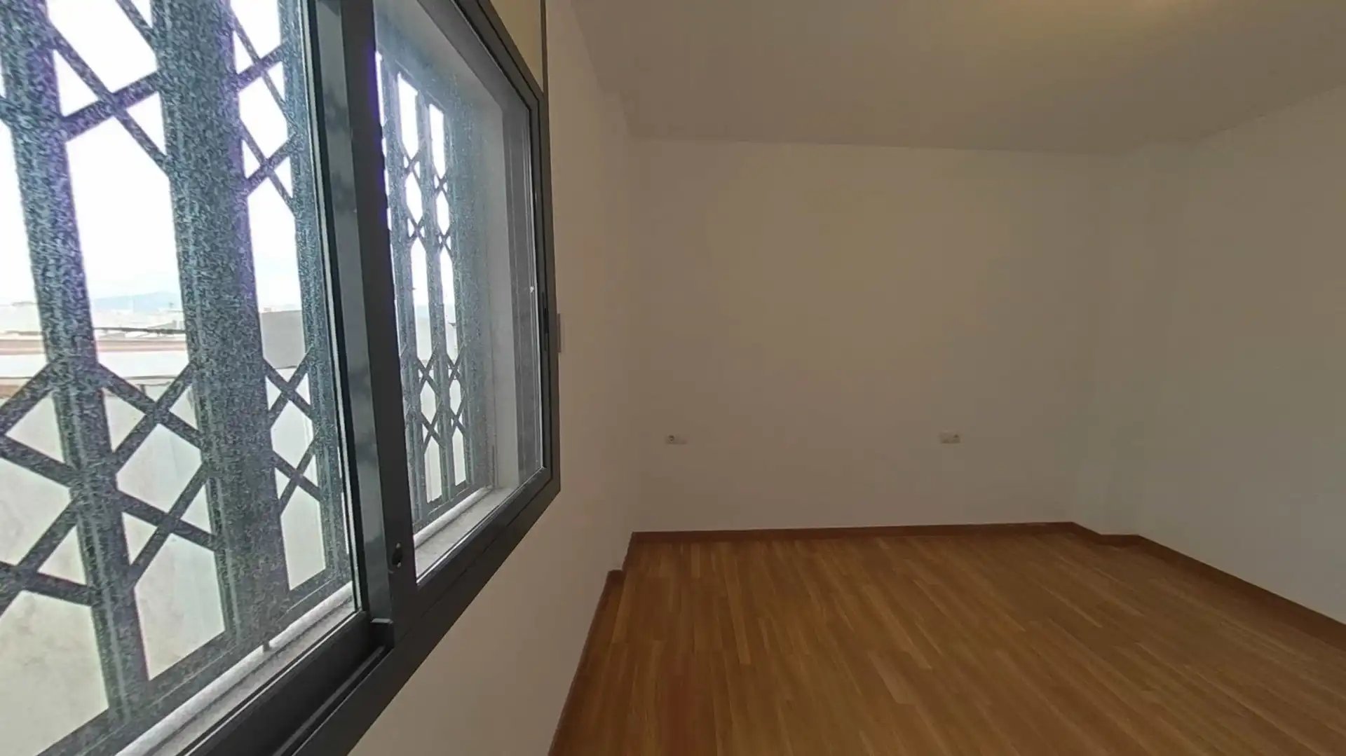 Schlafzimmer von Maisonette zum Verkauf in Cornellà de Llobregat