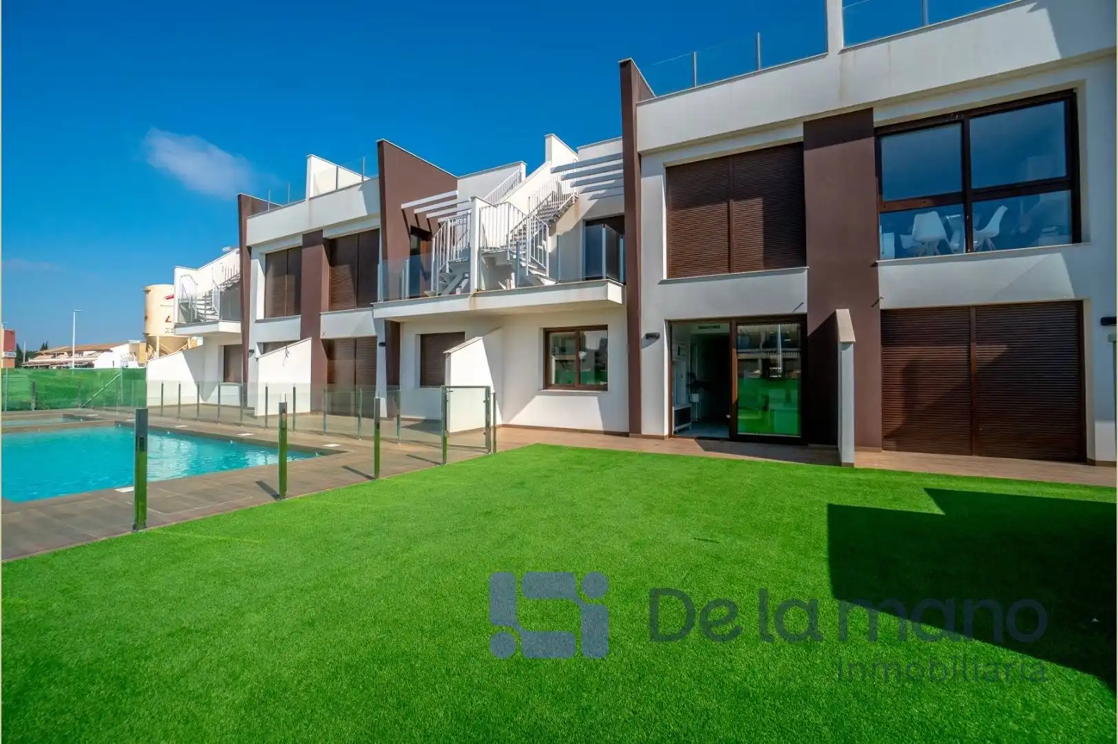 Vista exterior de Planta baja en venta en San Pedro del Pinatar con Jardín privado, Terraza y Piscina comunitaria