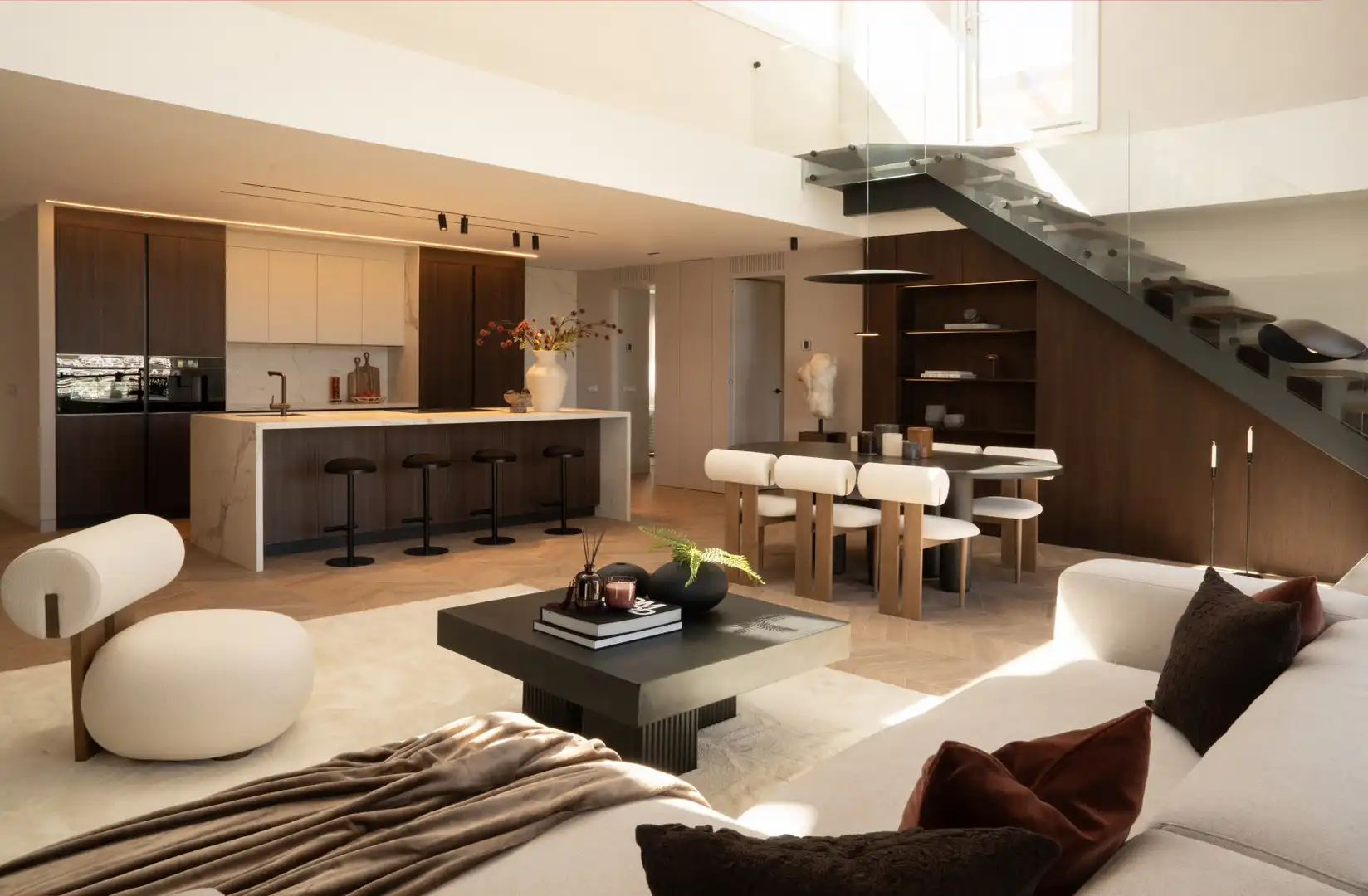 Sala d'estar de Àtic en venda en Marbella amb Aire condicionat, Terrassa i Piscina