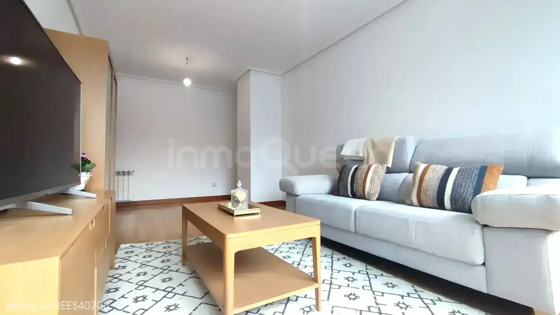 Sala d'estar de Pis en venda en Oviedo  amb Calefacció