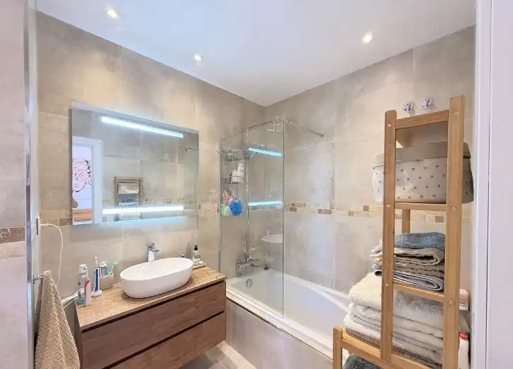 Baño de Casa adosada en venta en Estepona con Aire acondicionado, Calefacción y Jardín privado