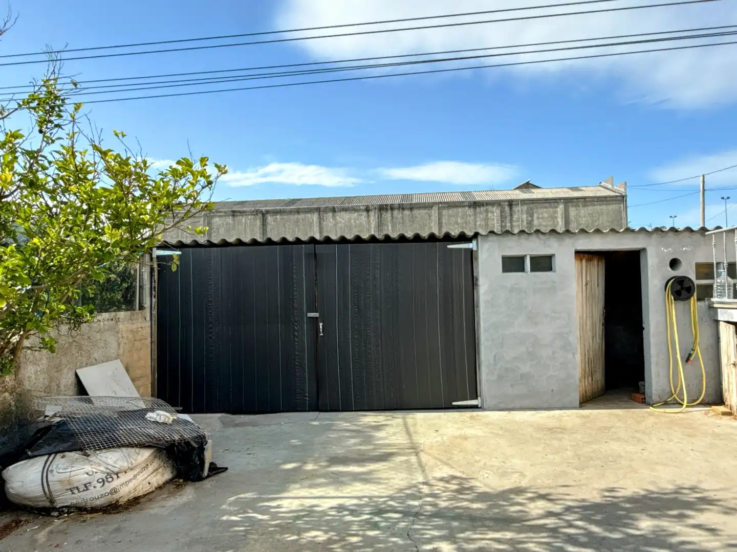 Vista exterior de Casa o xalet en venda en Carballo amb Terrassa