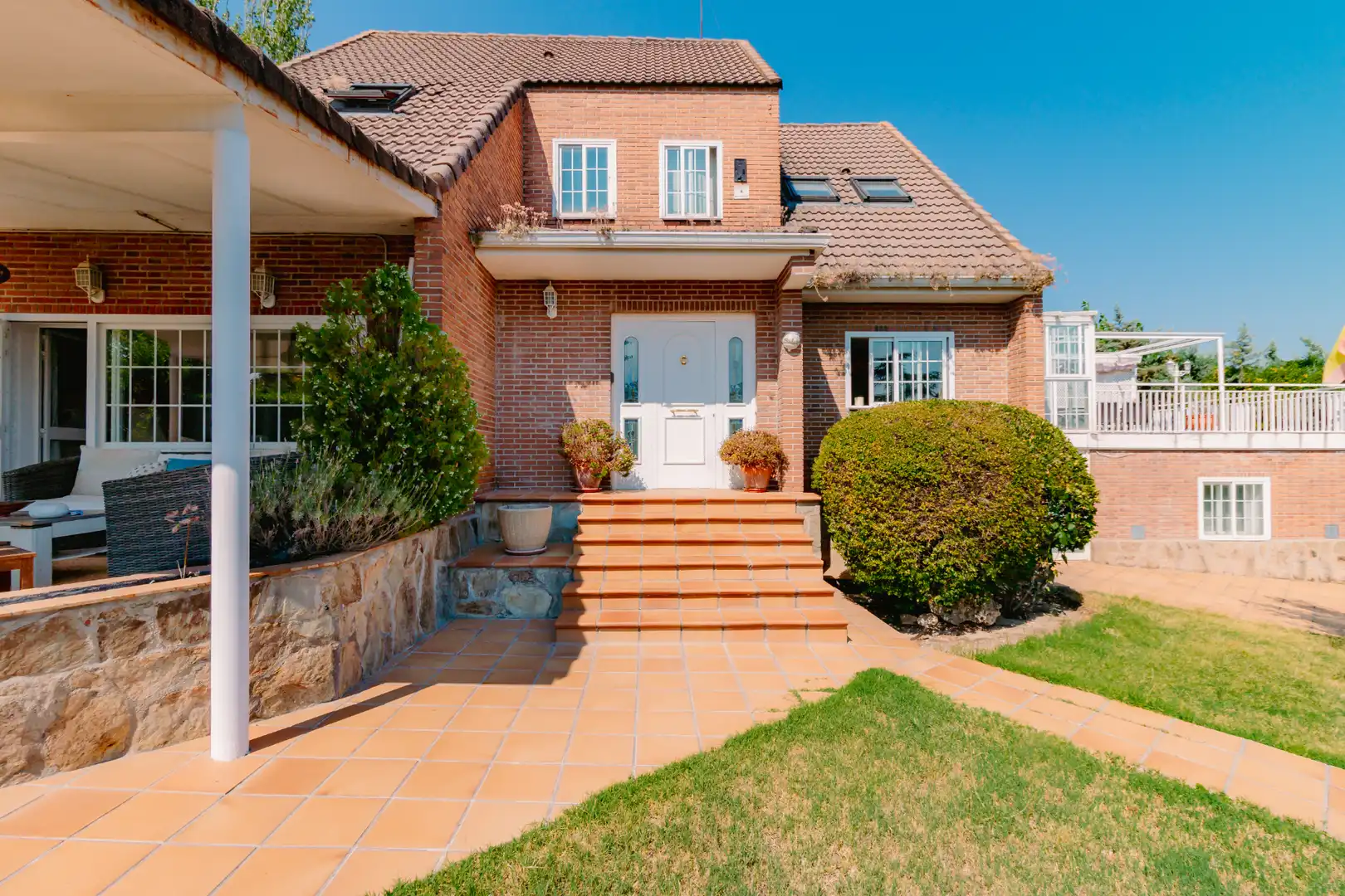 Vista exterior de Casa o xalet en venda en Las Rozas de Madrid amb Calefacció, Jardí privat i Parquet