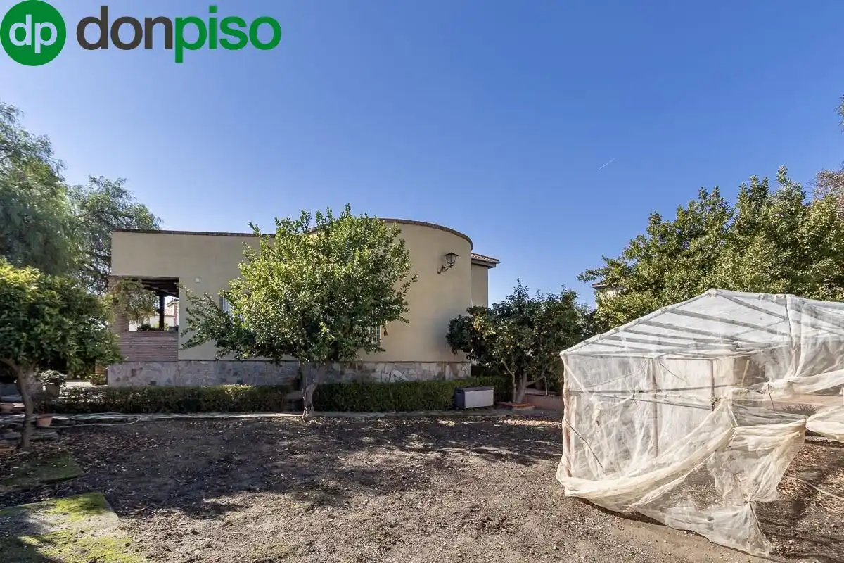 Detached house with pool for sale in Calle del Arache, imagen 4