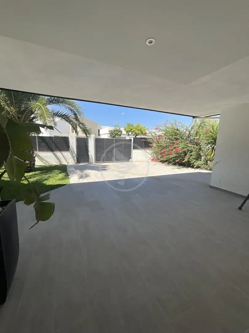 Terrassa de Casa o xalet en venda en Linares amb Aire condicionat, Jardí privat i Piscina
