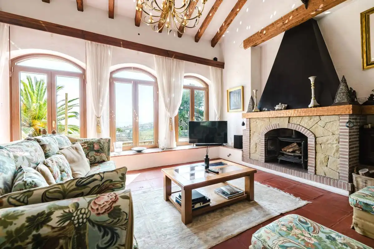 Sala d'estar de Casa o xalet en venda en Estepona amb Aire condicionat, Calefacció i Jardí privat