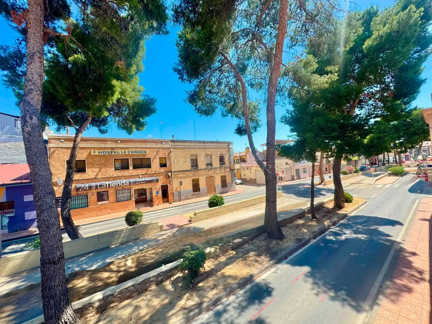 Vista exterior de Edificio en venta en El Pinós / Pinoso