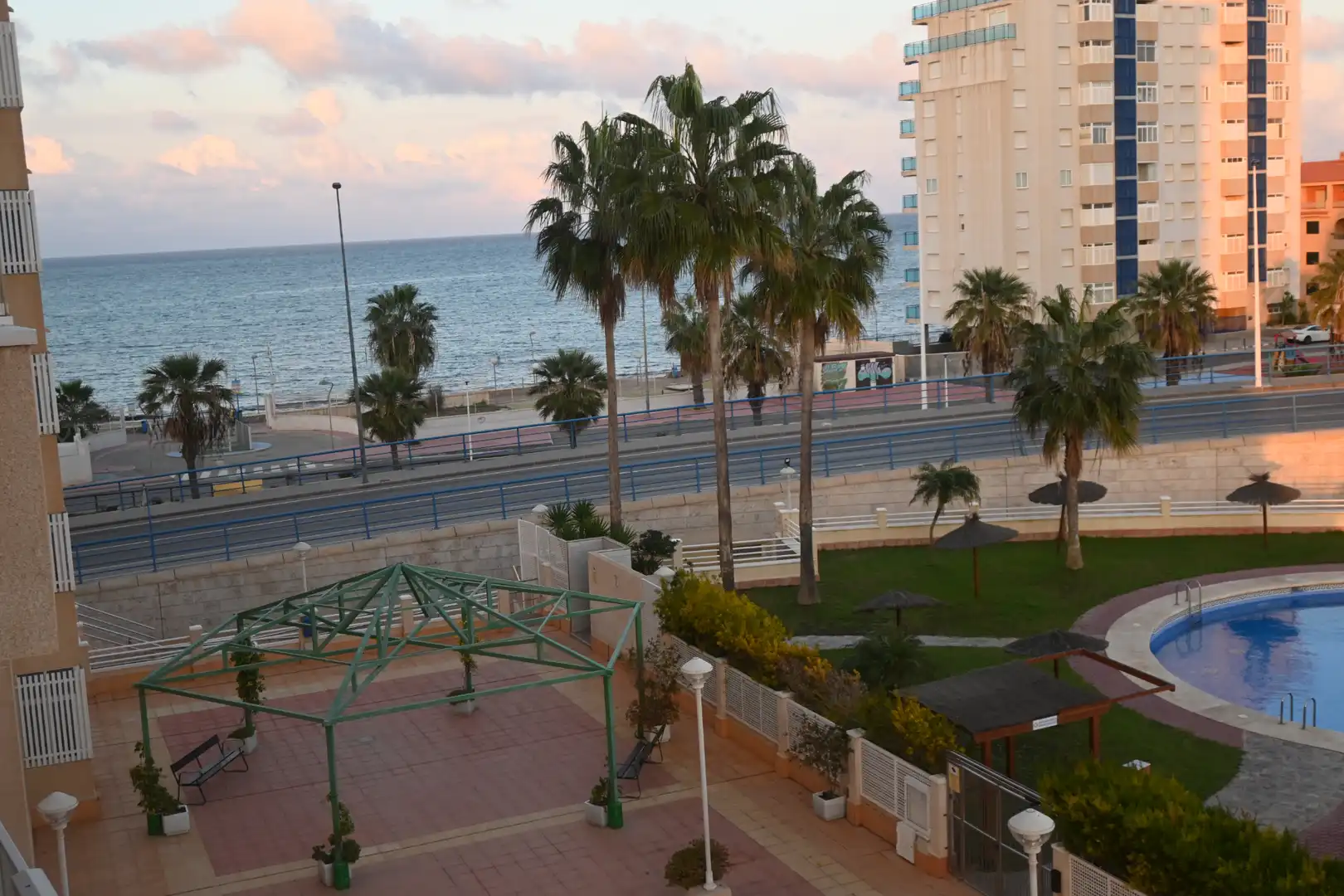 Habitación de Apartamento en venta en La Manga del Mar Menor con Terraza, Trastero y Amueblado