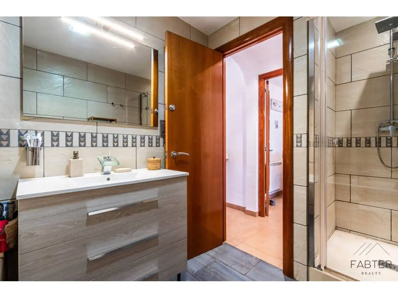 Badezimmer von Dachboden zum Verkauf in Terrassa mit Klimaanlage, Heizung und Terrasse