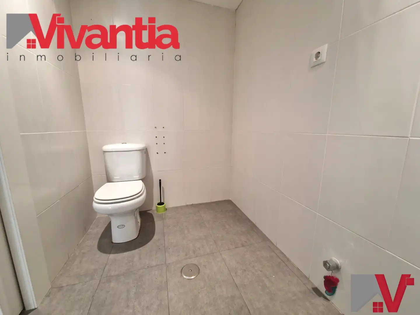 Baño de Oficina de alquiler en Lorca con Aire acondicionado
