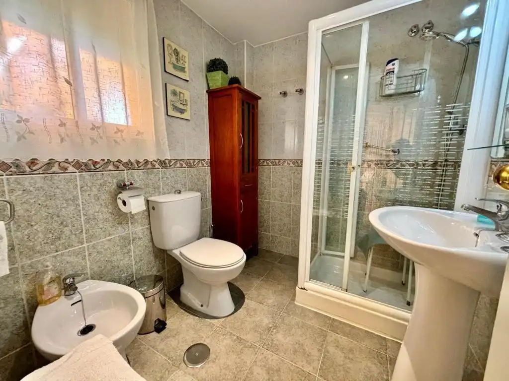 Baño de Casa adosada de alquiler en Málaga con Aire acondicionado, Jardín privado y Amueblado