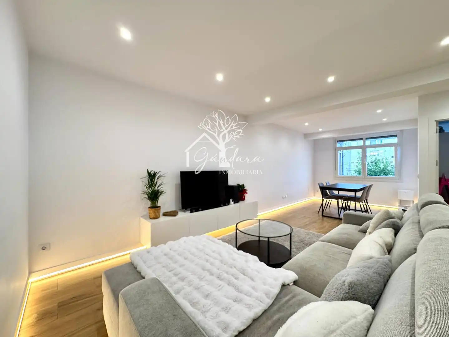 Living room of Flat for sale in Narón  with Terrace, Furnished and Oven