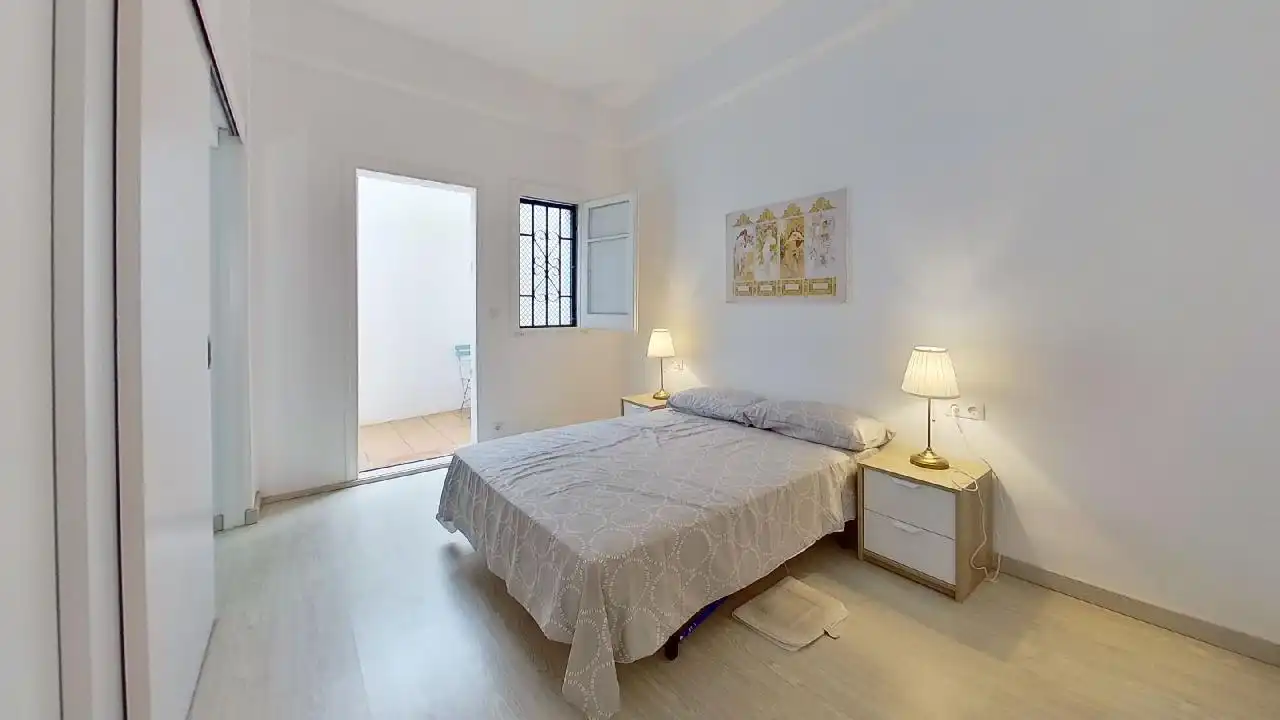 Dormitori de Apartament en venda en Barcelona amb Parquet, Terrassa i Balcó