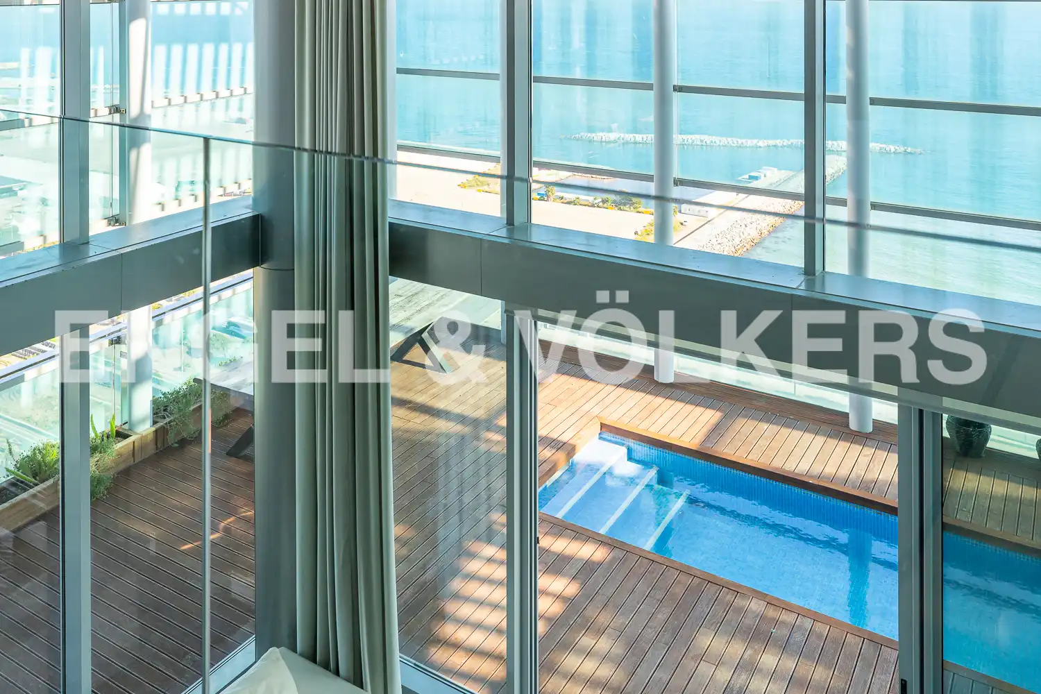 Piscina de Ático de alquiler en Barcelona con Aire acondicionado, Calefacción y Parquet
