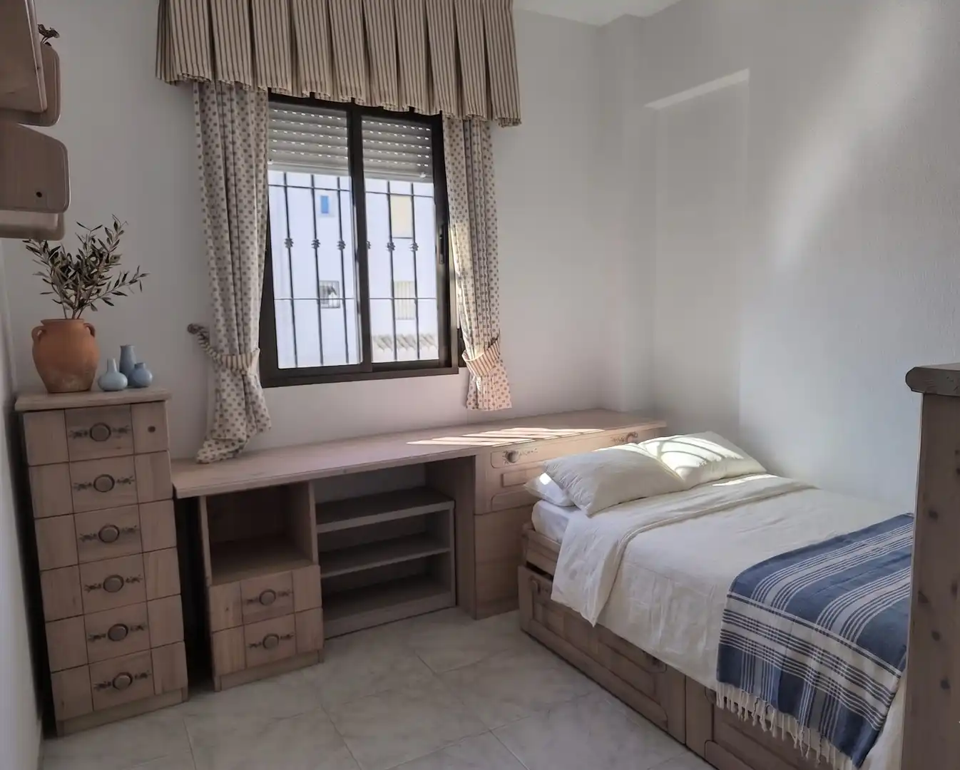 Dormitori de Casa o xalet en venda en Motril amb Terrassa, Moblat i Microones