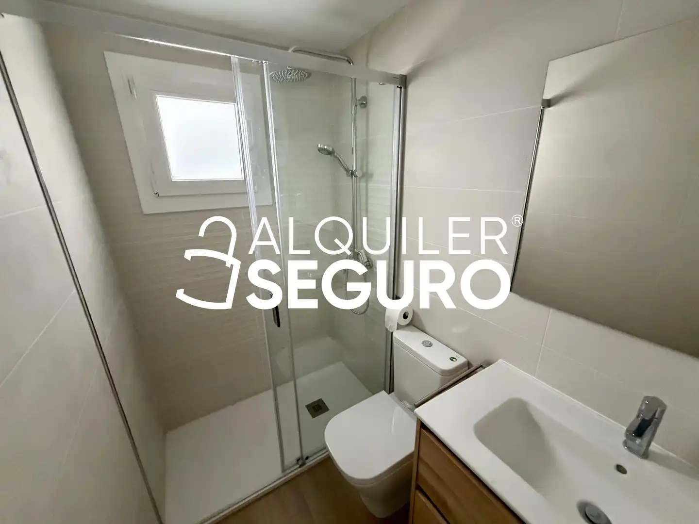 Baño de Piso de alquiler en Leganés con Aire acondicionado, Calefacción y Terraza