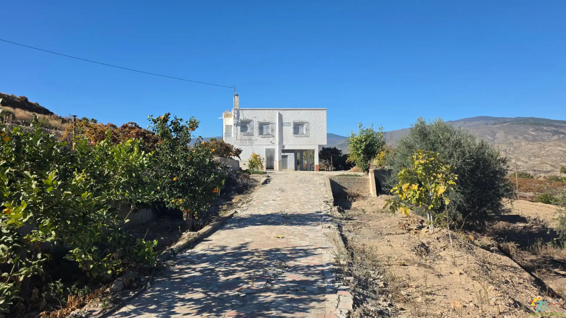 Vista exterior de Finca rústica en venda en Íllar amb Jardí privat, Terrassa i Moblat