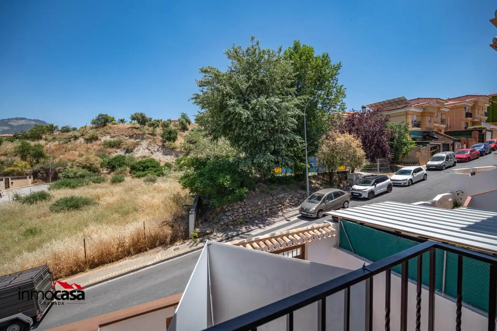 Vista exterior de Casa adosada en venta en Jun con Aire acondicionado, Jardín privado y Piscina