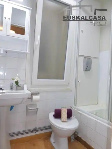 Bathroom of Flat for sale in Bilbao   with Heating
