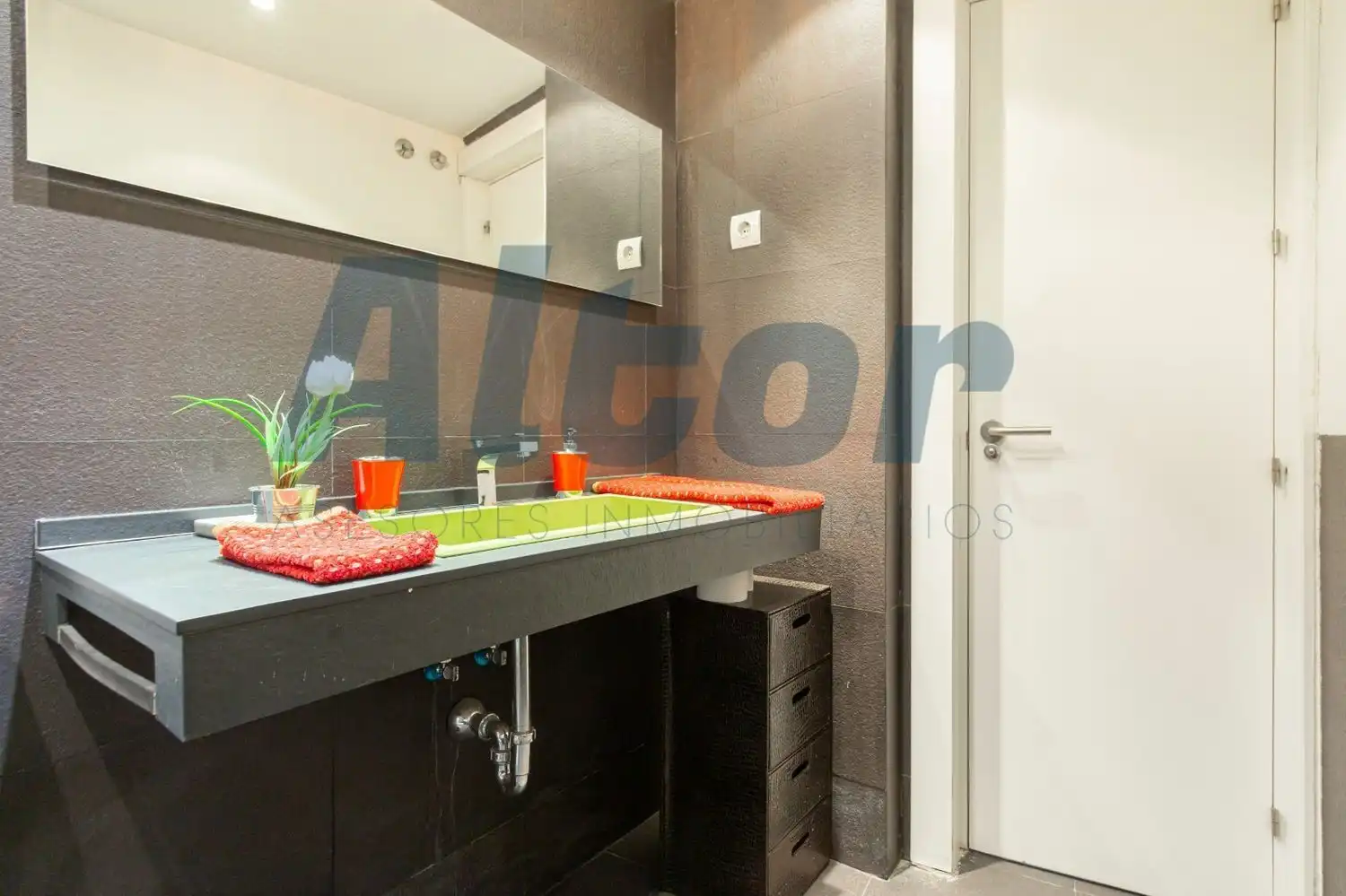 Bathroom of Attic for rent in Madrid  with Heating, Terrace and Furnished