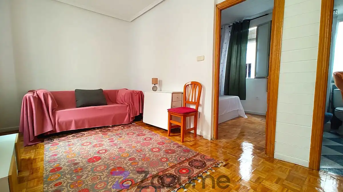 Piso de alquiler en C. del Mesón de Paredes, Embajadores - Lavapiés