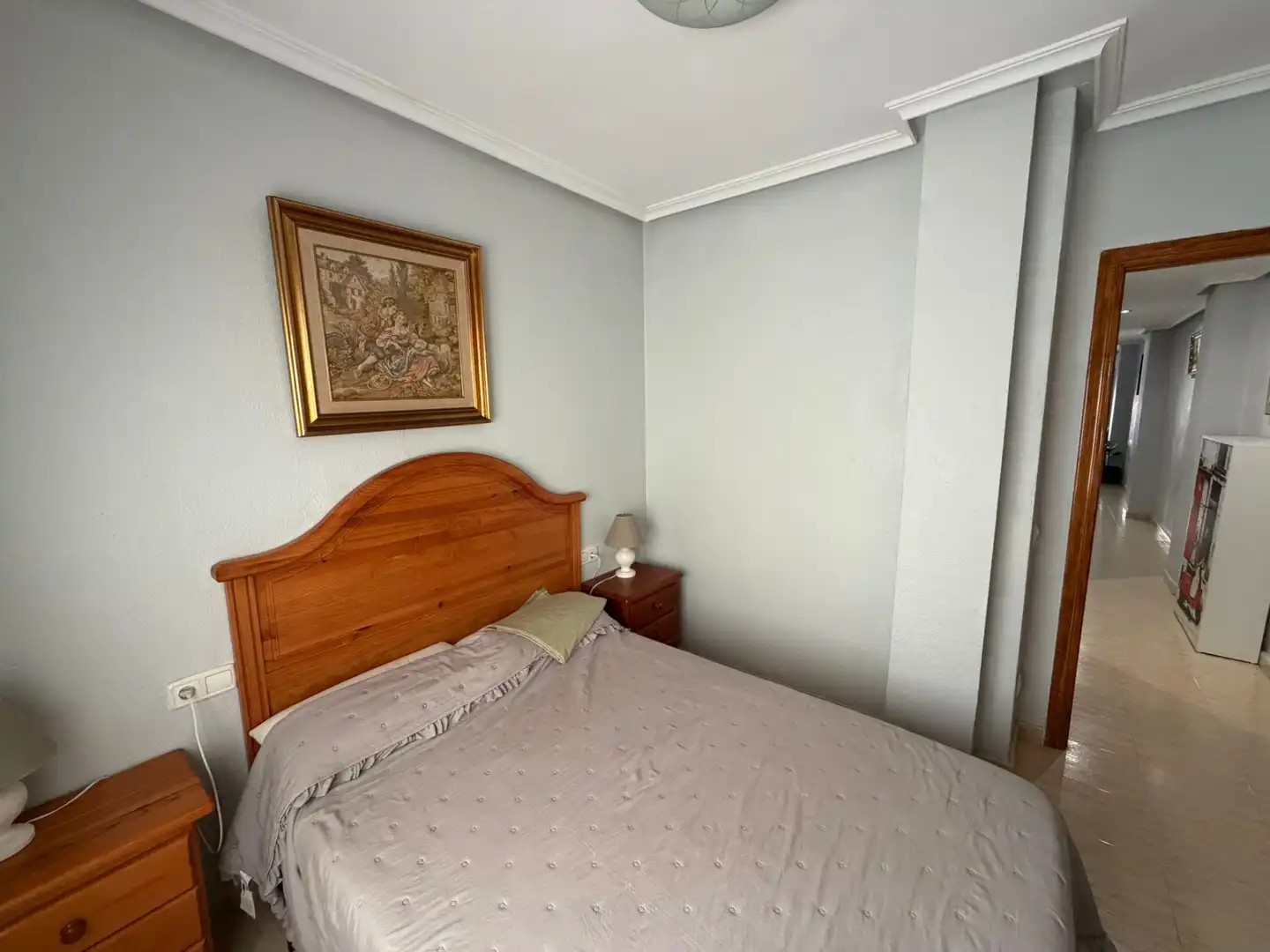Dormitori de Pis de lloguer en Torrevieja amb Aire condicionat, Terrassa i Moblat