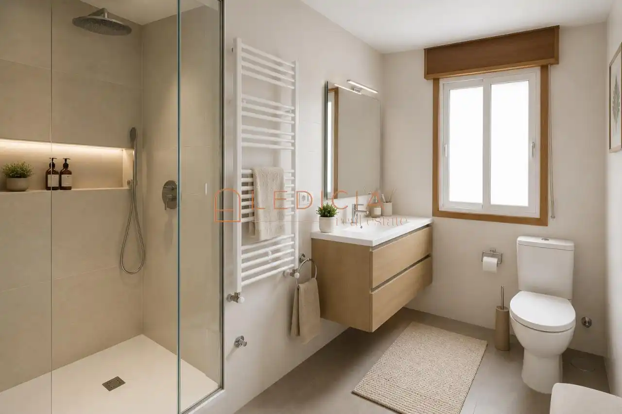 Bathroom of Houses for sale in Vigo   with Heating, Terrace and Storage room