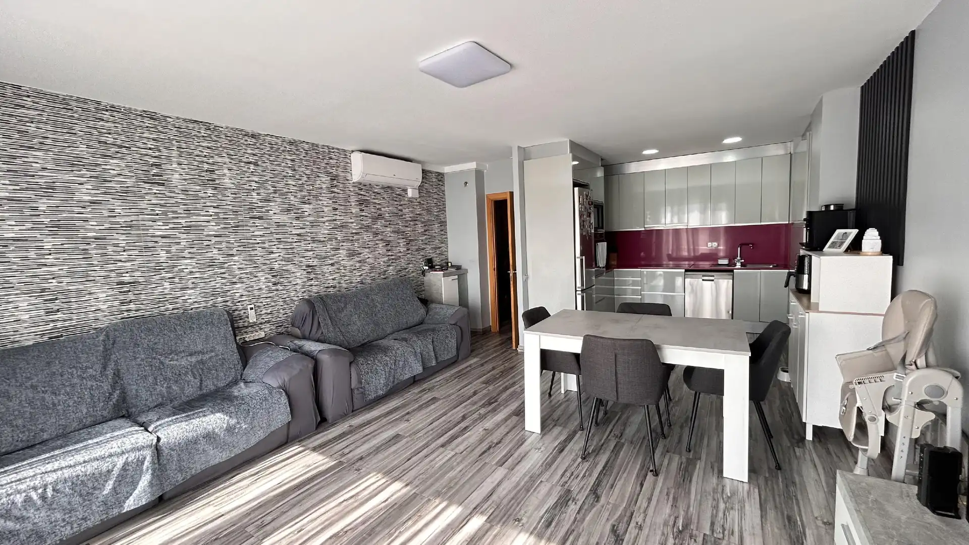 Living room of Flat for sale in Sant Andreu de la Barca  with Air Conditioner, Heating and Storage room