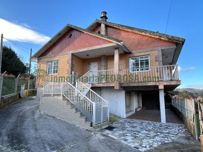 Vista exterior de Casa o xalet en venda en Pontevedra Capital  amb Terrassa i Balcó