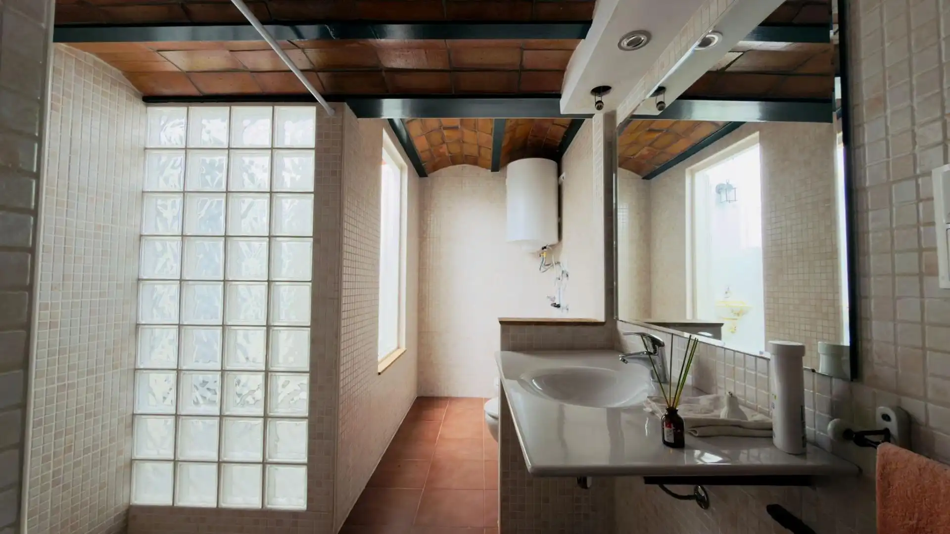 Baño de Piso en venta en Vilanova i la Geltrú con Terraza, Amueblado y Balcón