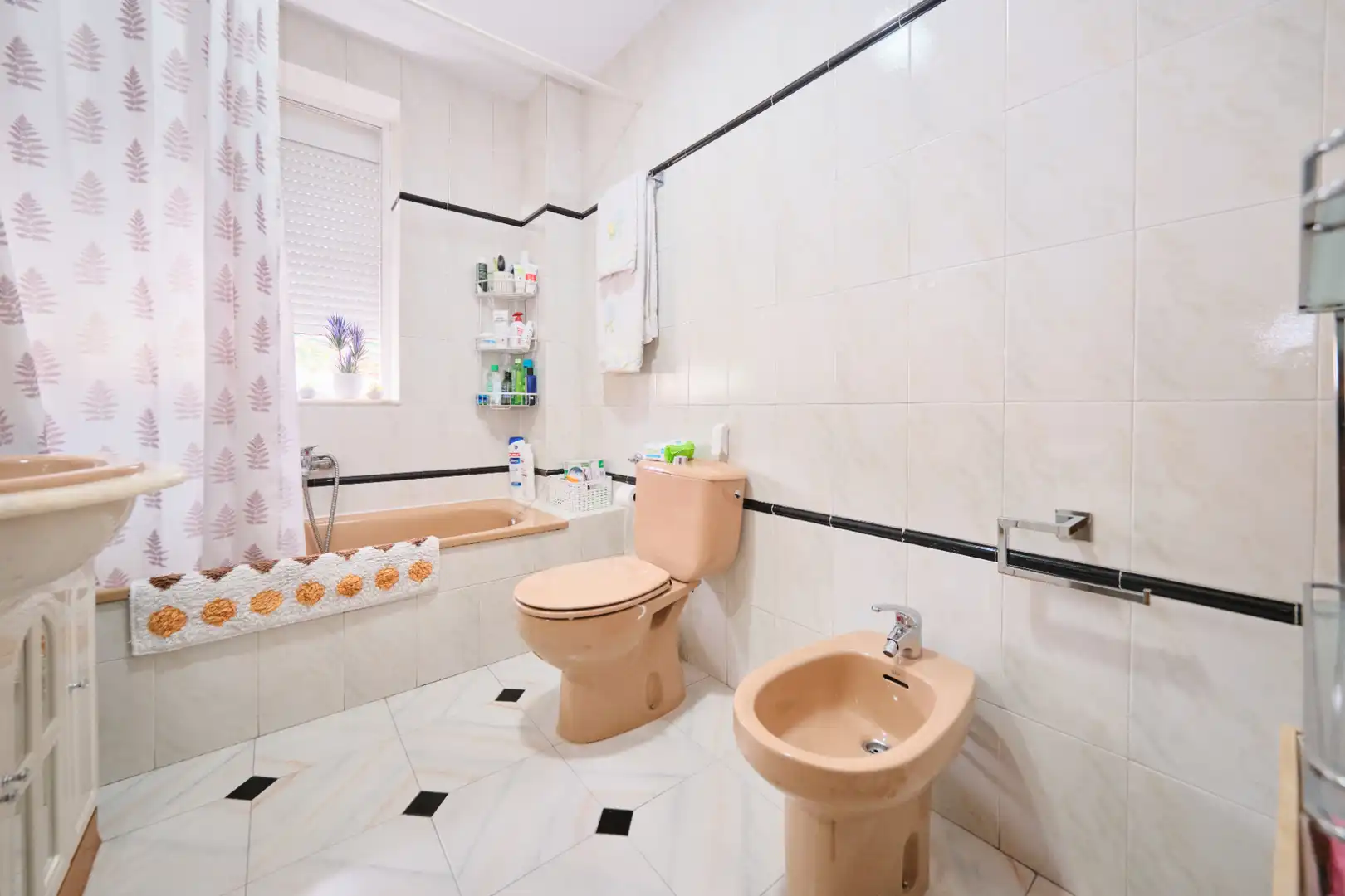Baño de Piso en venta en Granada con Aire acondicionado y Amueblado