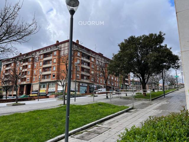Local comercial en Venta en Txurdinaga