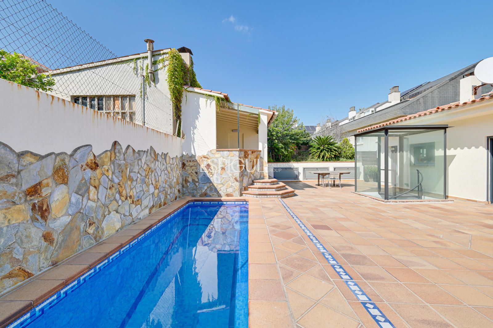 Exterior view of House or chalet for sale in Sant Cugat del Vallès  with Air Conditioner, Heating and Terrace