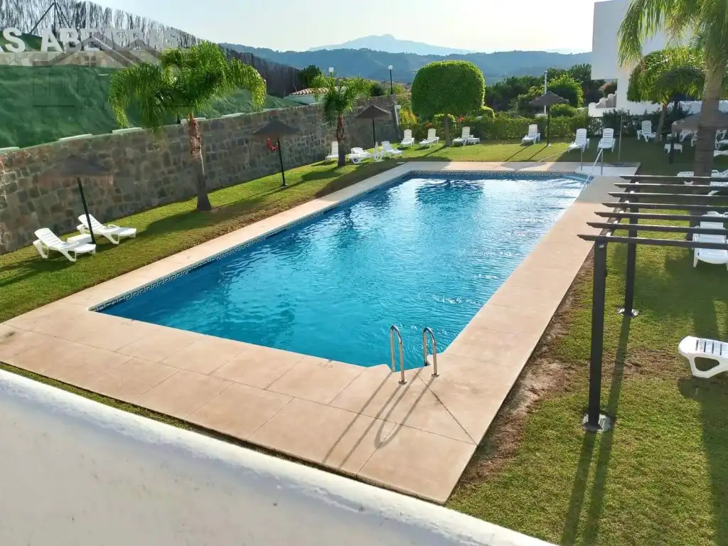 Piscina de Dúplex en venda en Estepona amb Aire condicionat, Terrassa i Piscina