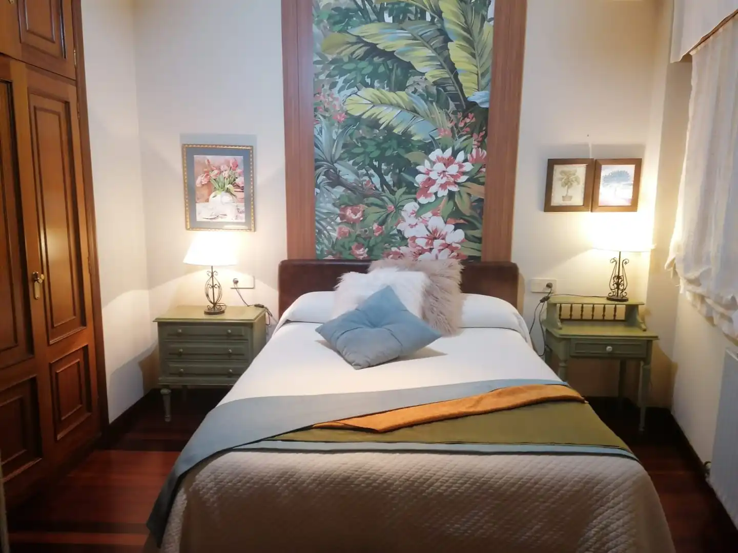 Schlafzimmer von Wohnungen zur Miete in Pontevedra Capital  mit Abstellraum, Möbliert und Ofen