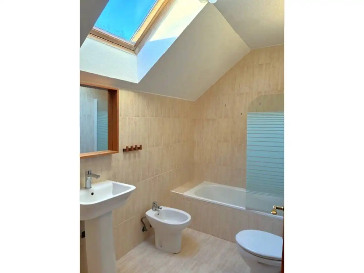 Baño de Casa o chalet de alquiler en El Espinar con Calefacción, Terraza y Alarma