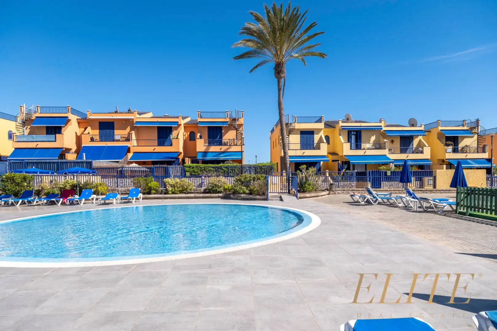 Vista exterior de Casa o chalet en venta en San Bartolomé de Tirajana con Aire acondicionado, Jardín privado y Terraza