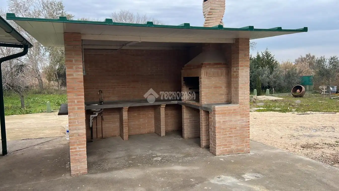 Cuina de Casa o xalet en venda en Talavera de la Reina amb Aire condicionat, Calefacció i Jardí privat