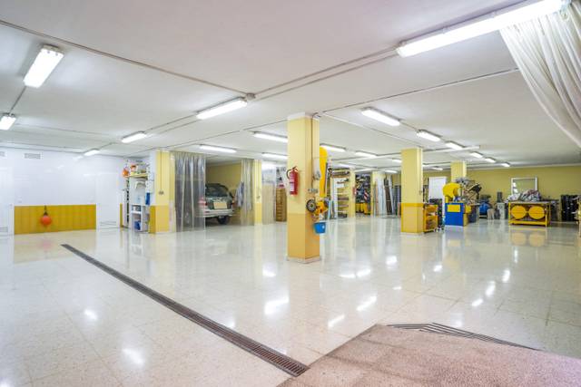 Local comercial en Venta en Calle Río Campanillas, Fuengirola, Spain, 25 en Los Rios