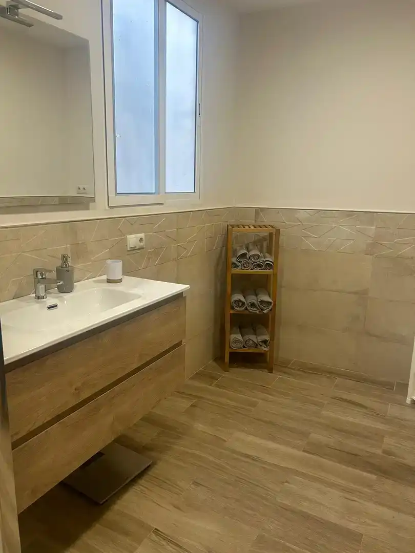 Badezimmer von Erdgeschoss zur Miete in Valencia mit Klimaanlage und Möbliert