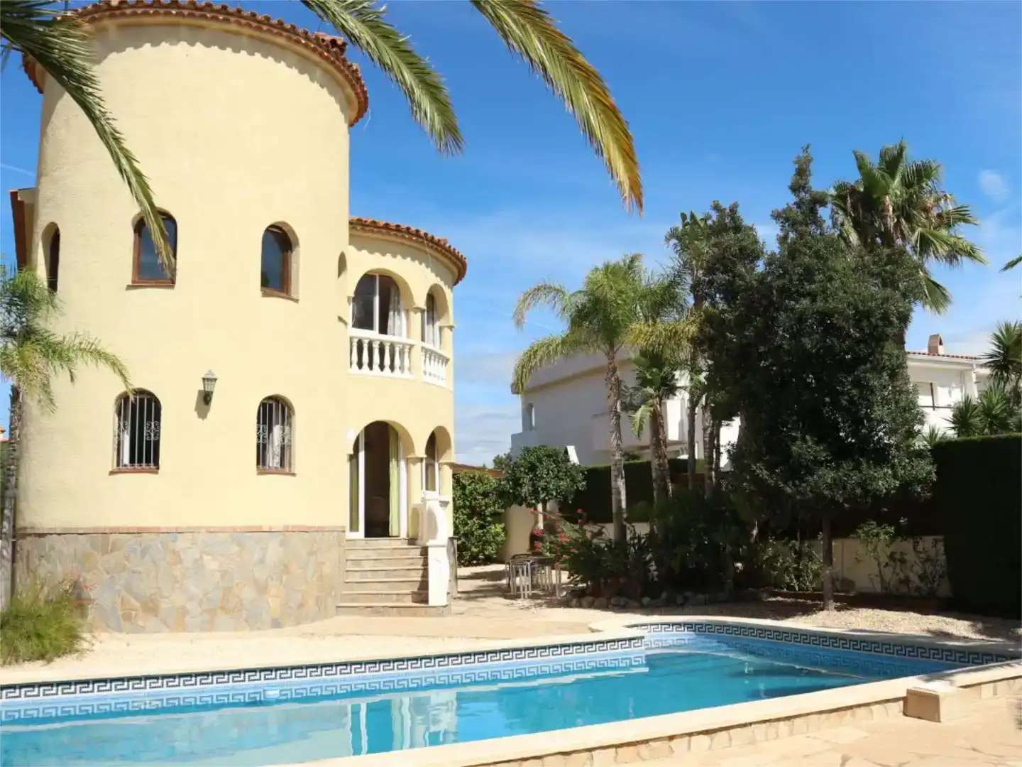 Vista exterior de Casa o xalet en venda en Mont-roig del Camp amb Aire condicionat, Piscina i Balcó
