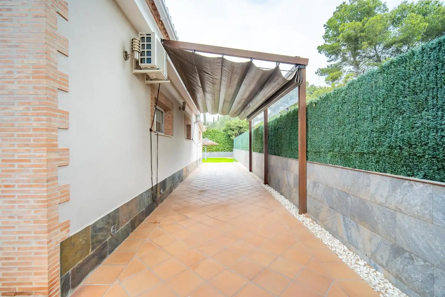 Terrasse von Haus oder Chalet zum Verkauf in Bétera mit Klimaanlage, Heizung und Privatgarten