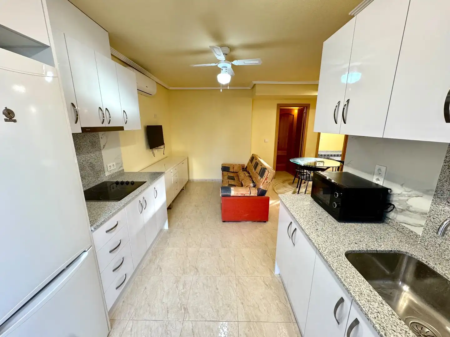 Küche von Haus oder Chalet zur Miete in Guardamar del Segura mit Klimaanlage, Privatgarten und Terrasse