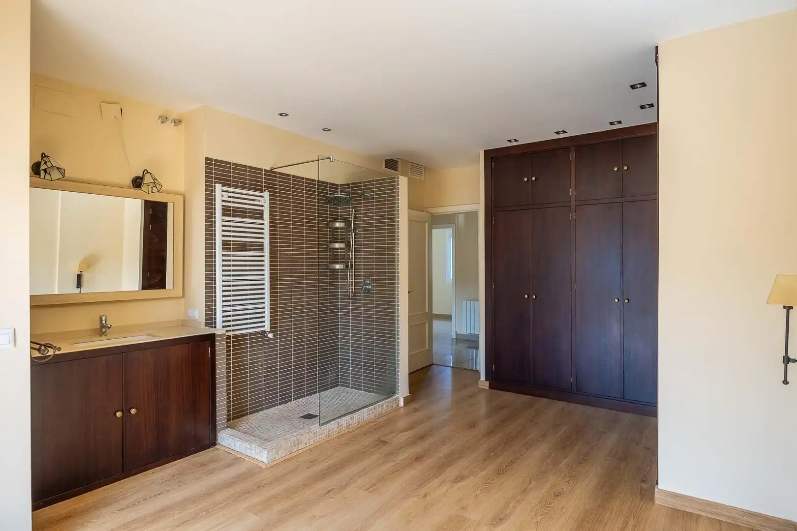 Baño de Casa adosada de alquiler en Espartinas con Aire acondicionado, Calefacción y Jardín privado