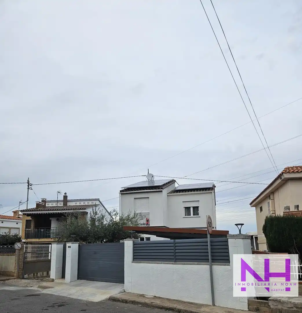 Vista exterior de Casa o chalet en venta en Almazora / Almassora con Aire acondicionado, Jardín privado y Terraza