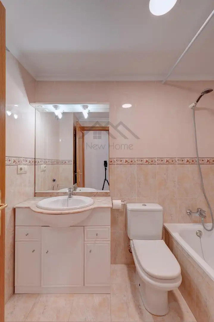Bathroom of Flat for rent in La Pobla de Vallbona  with Heating, Terrace and Storage room